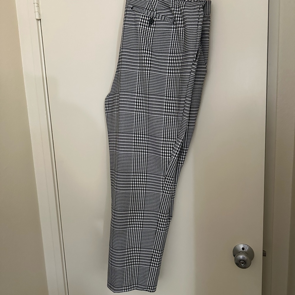 Banana Republic Black & White Houndstooth Cropped Pants - Picture 3 of 5